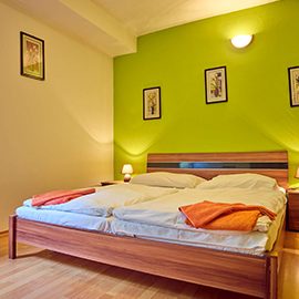 Interier trojlozkovej izby Hotel Smrečina